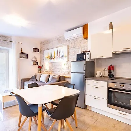 Castello Rezidence 2